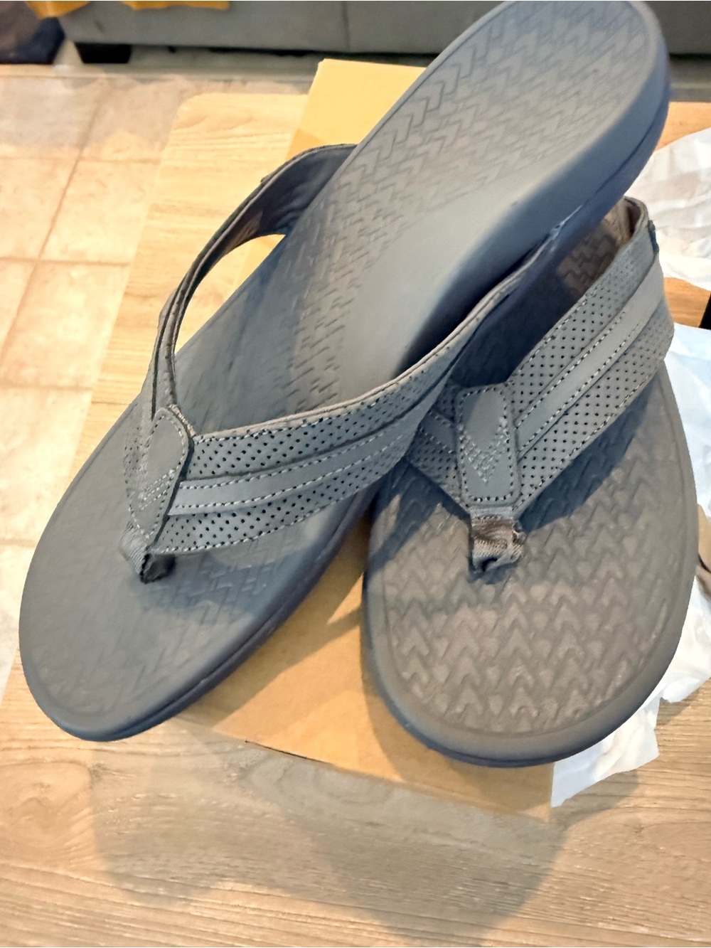 Vionic Charcoal Men’s Thong Sandals Tide II Size 12
